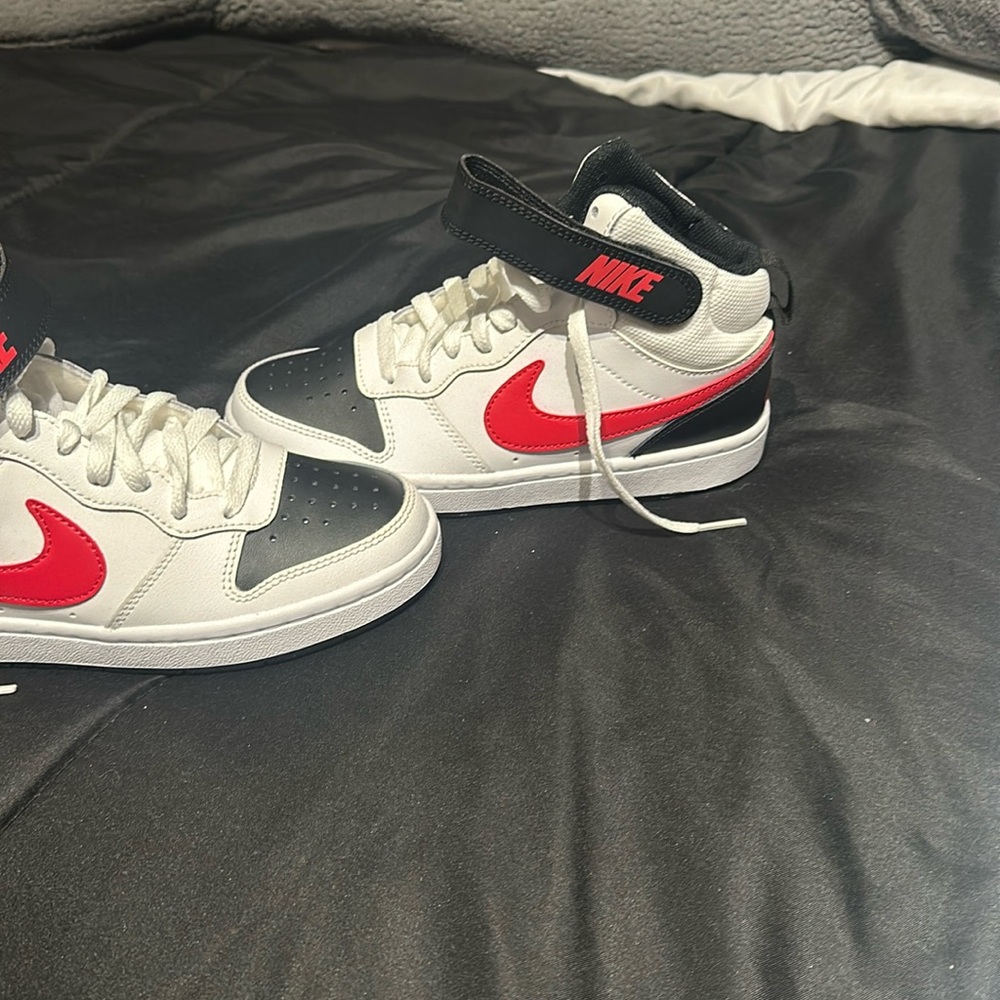 Nike high tops never worn
